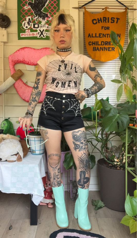 evil women (PRE-ORDER)